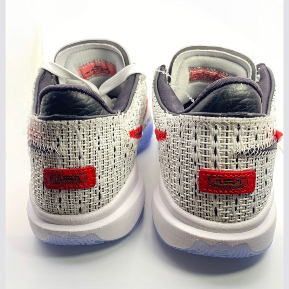 NIKE LeBron XX - Picture 4 of 4